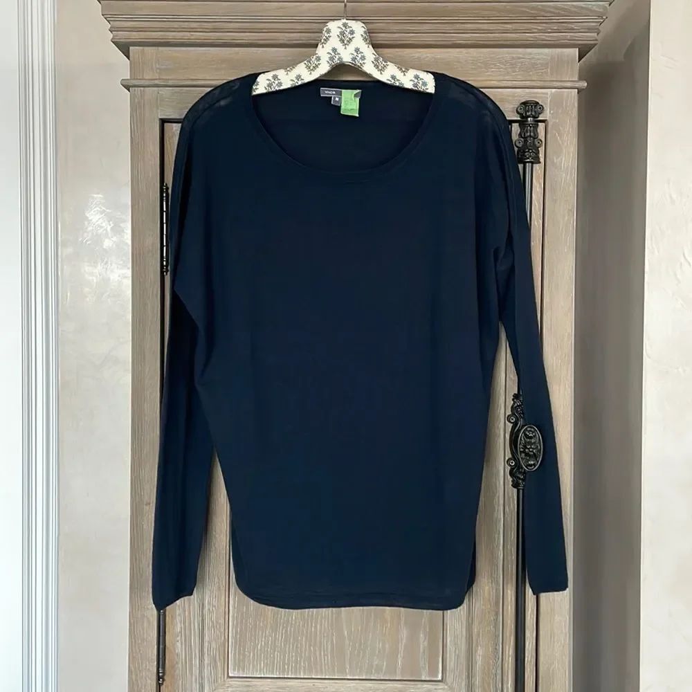 Vince wool navy sweater pullover crew neck medium